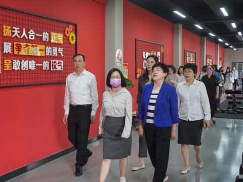 天下总工会女职工部莅临平博电气调研女职工事情